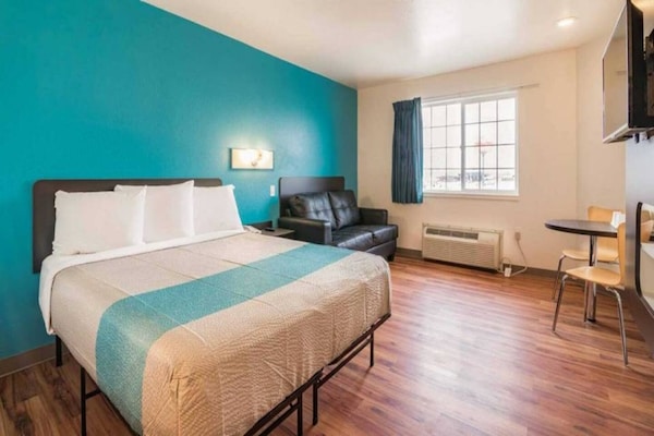 Foto van 1 kingsize bed | Toegankelijk voor mindervaliden/badkuip/magnetron - BedRoom