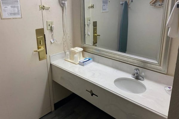 Foto van 2 tweepersoonsbedden | Roken toegestaan - Vakantiehuis in Rochester NY - BathRoom