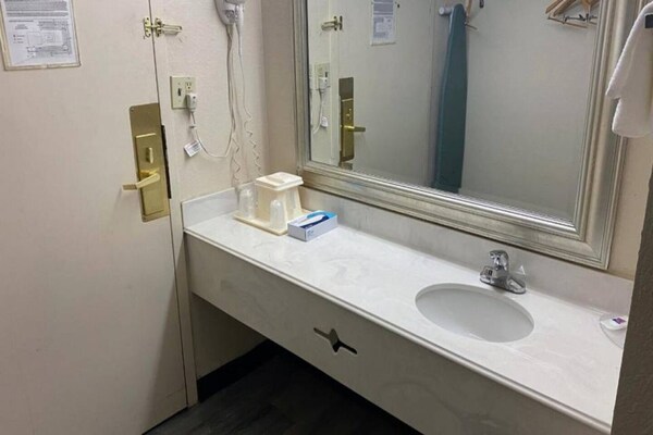 Foto van 2 tweepersoonsbedden | Rookvrij - Vakantiehuis in Rochester NY - BathRoom