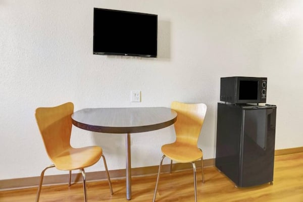 Foto van 2 tweepersoonsbedden (queensize) | Niet-roken, koelkast (Micfridge) - Facilities