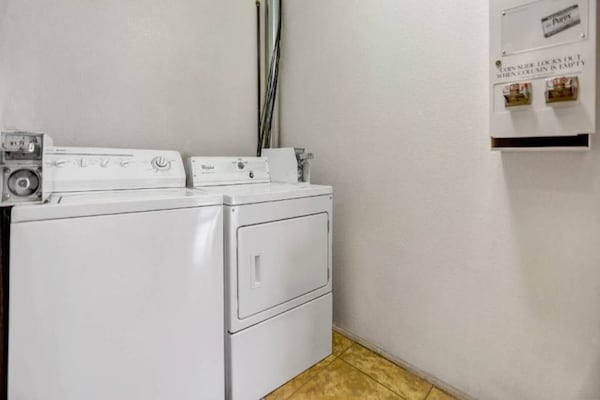 Foto van 2 tweepersoonsbedden (queensize) | Niet-roken, koelkast (Micfridge) - Facilities