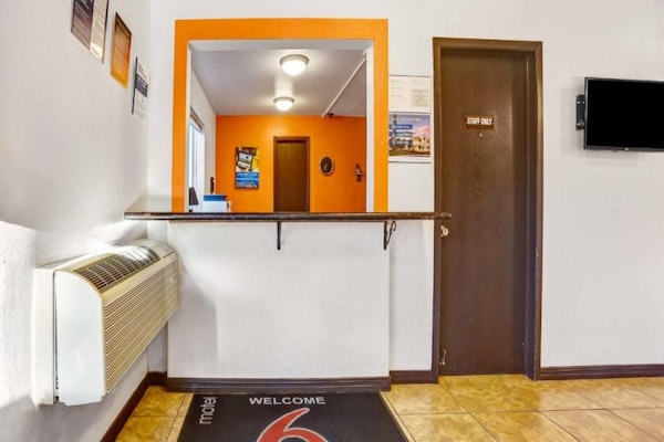 Foto van 2 tweepersoonsbedden (queensize) | Niet-roken, koelkast (Micfridge) - FloorPlan