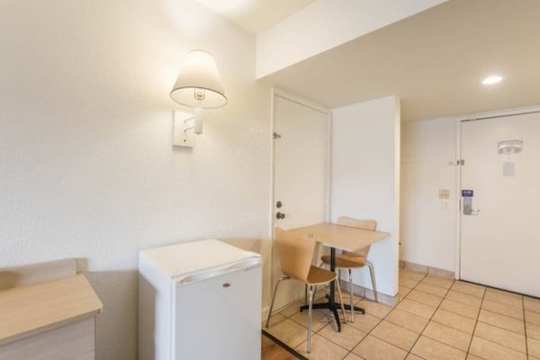 Foto van 2 Queensize Bedden | Roken - Vakantiehuis in HEMET - BedRoom