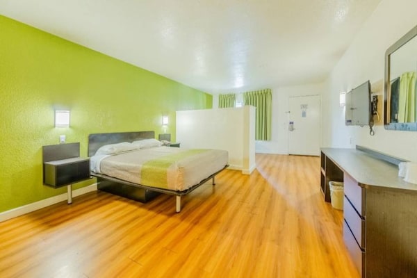 Foto van 1 Queensize Bed | Roken | Keuken - Vakantiehuis in HEMET - Facilities