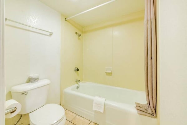 Foto van 1 Queensize Bed | Roken | Keuken - Vakantiehuis in HEMET - Facilities