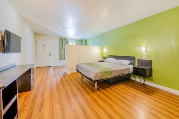 Foto van 1 Queensize Bed | Roken | Keuken - Vakantiehuis in HEMET - Facilities