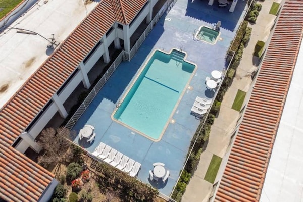 Foto van 2 Queensize Bedden | Ns | Patio - Vakantiehuis in HEMET - Facilities