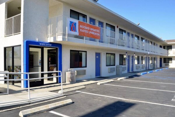 Foto van Zonnig appartement met 2 tweepersoonsbedden | Zwembad | Gratis parkeren - Facilities