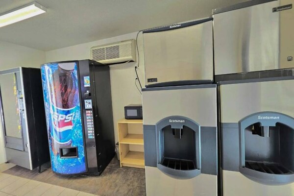 Foto van Zonnig appartement met 2 tweepersoonsbedden | Zwembad | Gratis parkeren - FloorPlan