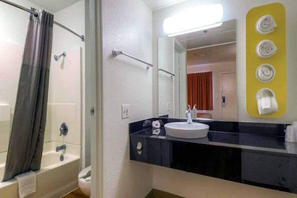 Foto van 1 tweepersoonsbed (Queensize) | Palm Springs, Californië - BathRoom