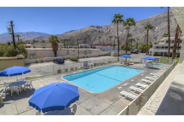 Foto van 2 tweepersoonsbedden | Palm Springs, Californië - Vakantiehuis in Palm Springs - PoolOfHouse