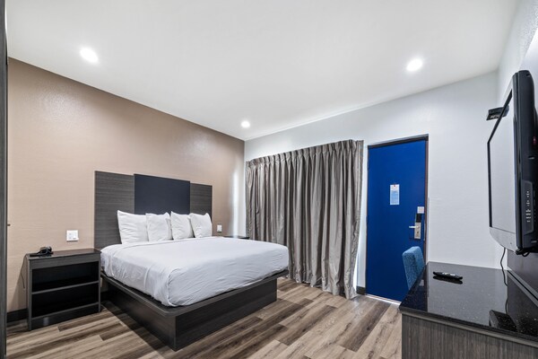 Foto van 1 kingsize bed | Rookvrij, Minikoelkast - Vakantiehuis in Oceanside - BedRoom