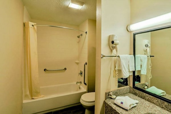Foto van 2 tweepersoonsbedden | Niet-roken, koelkast - Vakantiehuis in Nacogdoches - Facilities