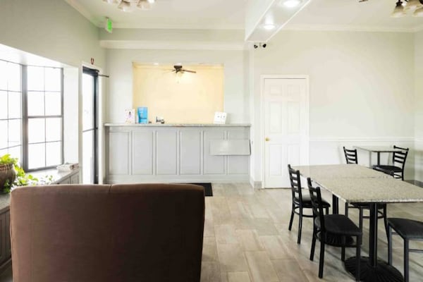 Foto van 2 tweepersoonsbedden | Roken aanwezig - Vakantiehuis in Nacogdoches - FloorPlan