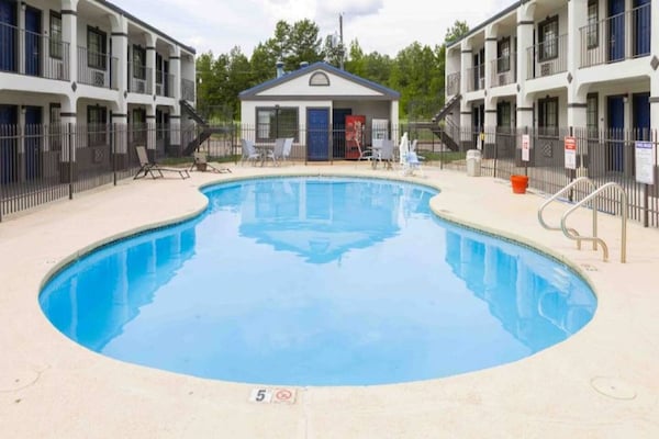 Foto van 2 tweepersoonsbedden | Roken aanwezig - Vakantiehuis in Nacogdoches - Pool