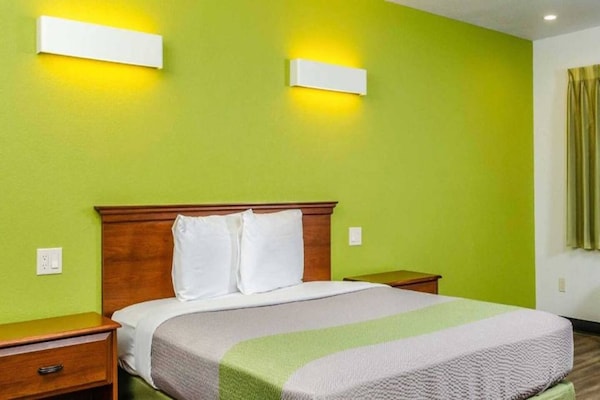 Foto van 1 kingsize bed | Rookvrij, Keuken - Vakantiehuis in OAKDALE - BedRoom