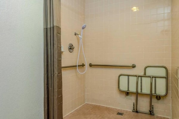 Foto van 2 tweepersoonsbedden | Rookvrij, Keuken - Vakantiehuis in OAKDALE - Facilities