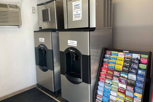 Foto van 1 Volledig Bed | Mobil Acc Tub Ns Micfridge - Vakantiehuis in San Jose CA - Facilities