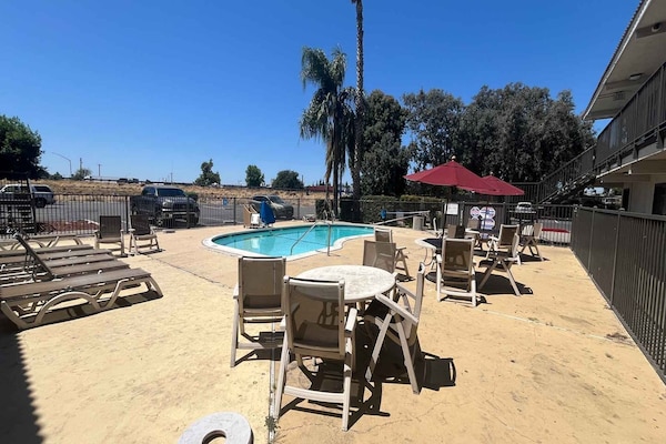 Foto van 1 Volledig Bed | Mobil Acc Tub Ns Micfridge - Vakantiehuis in San Jose CA - ExteriorSummer