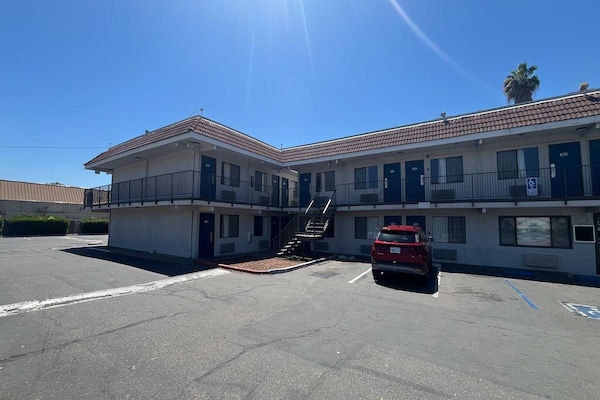 Foto van 1 Volledig Bed | Mobil Acc Tub Ns Micfridge - Vakantiehuis in San Jose CA - ExteriorSummer