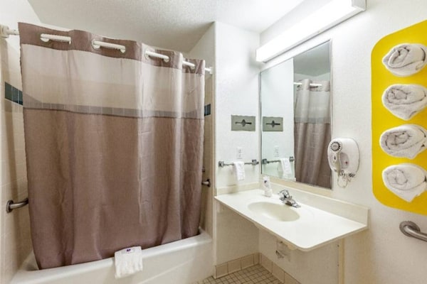 Foto van 2 Queensize Bedden | Roken - Vakantiehuis in Stockton - Facilities