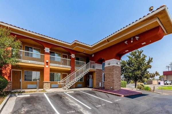 Foto van 2 Queensize Bedden | Roken - Vakantiehuis in Stockton - ExteriorSummer