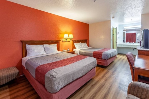 Foto van 2 Queensize Bedden | Roken - Vakantiehuis in Stockton - BedRoom