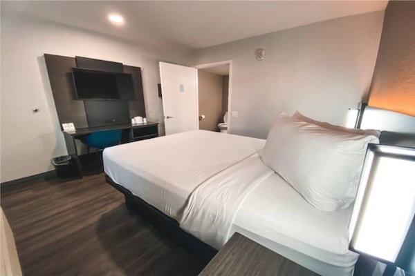 Foto van 1 kingsize bed | Rookvrij, Keuken - Vakantiehuis in West Sacramento - Facilities
