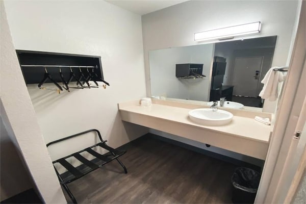 Foto van 1 kingsize bed | Rookvrij, Keuken - Vakantiehuis in West Sacramento - Facilities