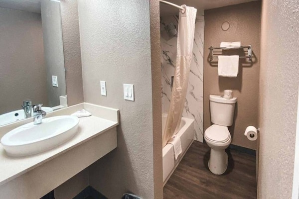 Foto van 1 kingsize bed | Rookvrij, Keuken - Vakantiehuis in West Sacramento - Facilities