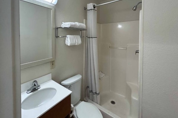 Foto van 1 tweepersoonsbed (Queensize) | Mobiliteit | NSMK | Keuken - BathRoom