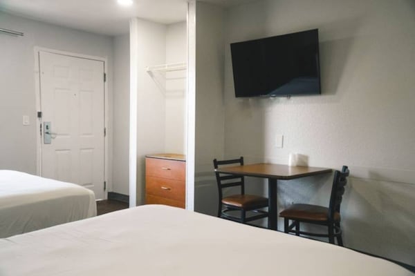 Foto van 2 tweepersoonsbedden | Rookvrij, Keuken - Vakantiehuis in Rancho Cordova - BedRoom