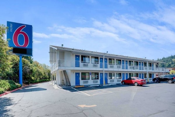 Foto van 1 Queensize Kamer, Gratis Wifi - Vakantiehuis in Bellingham - ExteriorSummer