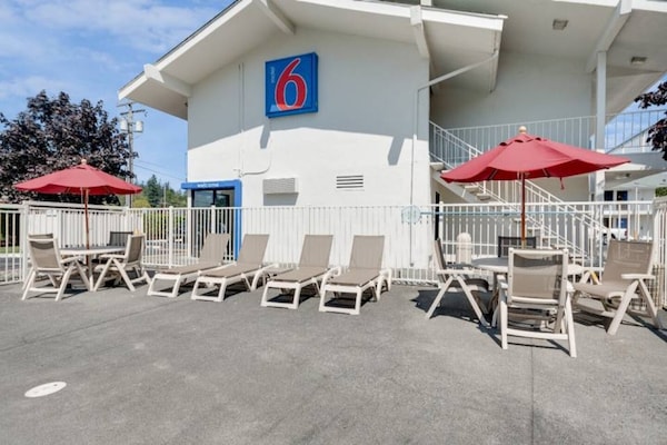 Foto van 1 Queensize Kamer, Gratis Wifi - Vakantiehuis in Bellingham - Pool