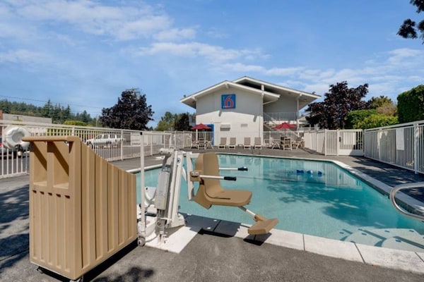 Foto van 1 Queensize Kamer, Gratis Wifi - Vakantiehuis in Bellingham - Pool
