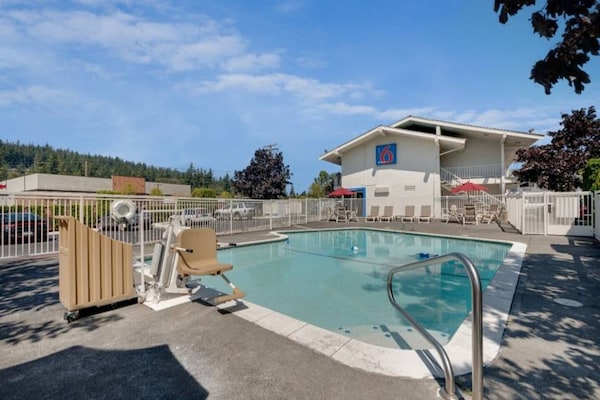 Foto van 1 Queensize Kamer, Gratis Wifi - Vakantiehuis in Bellingham - Pool