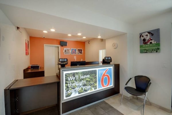 Foto van 1 Queensize Kamer, Gratis Wifi - Vakantiehuis in Bellingham - ExteriorSummer