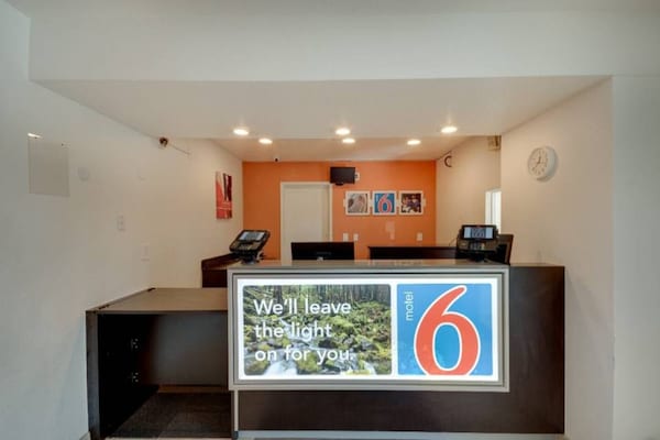 Foto van 1 Queensize Kamer, Gratis Wifi - Vakantiehuis in Bellingham - ExteriorSummer