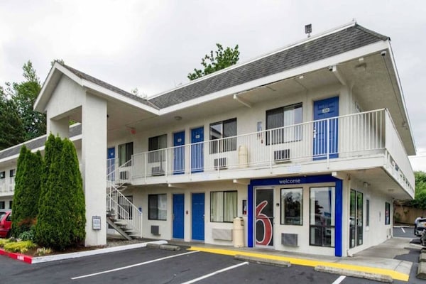Foto van 2 tweepersoonsbedden | Micfridge - Vakantiehuis in Seattle - ExteriorSummer