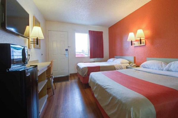 Foto van 2 tweepersoonsbedden | Micfridge - Vakantiehuis in Seattle - BedRoom