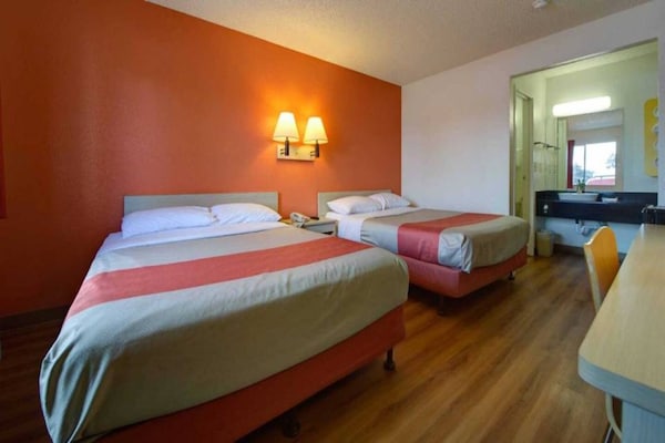 Foto van 2 tweepersoonsbedden | Micfridge - Vakantiehuis in Seattle - BedRoom