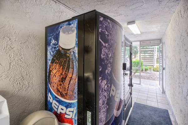 Foto van 1 tweepersoonsbed | Rookvrij - Vakantiehuis in Everett - FloorPlan