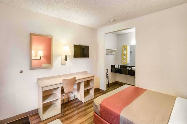 Foto van 1 tweepersoonsbed | Rookvrij - Vakantiehuis in Everett - BedRoom