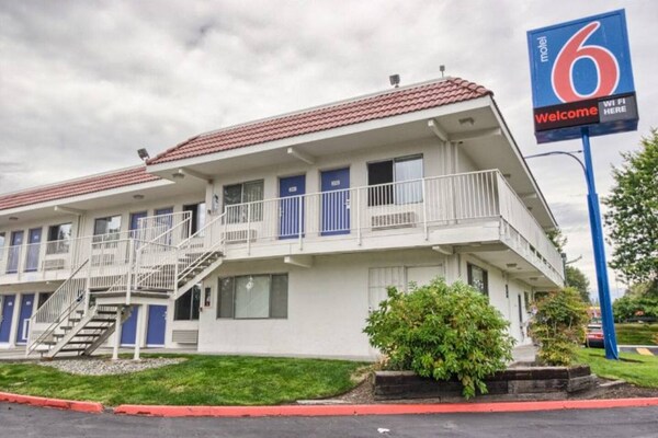 Foto van 2 tweepersoonsbedden | Koelkast - Vakantiehuis in Everett - Facilities