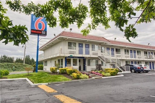 Foto van 2 tweepersoonsbedden | Koelkast - Vakantiehuis in Everett - Facilities