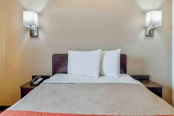 Foto van 2 tweepersoonsbedden | Koelkast - Vakantiehuis in Santa Rosa NM - BedRoom
