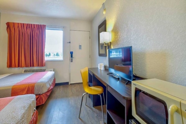 Foto van 2 tweepersoonsbedden | Koelkast - Vakantiehuis in Santa Rosa NM - BedRoom