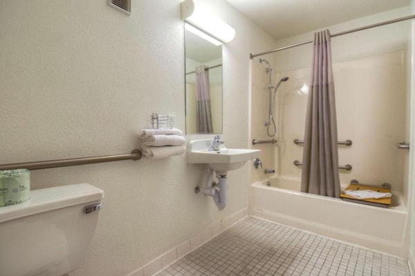 Foto van 1 kingsize bed | Rookvrij - Vakantiehuis in Las Vegas NV - BathRoom