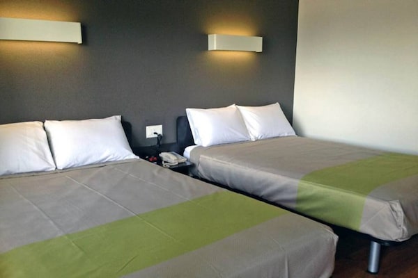 Foto van 2 Volledige Bedden | Ns | Keuken - Vakantiehuis in Cypress - BedRoom