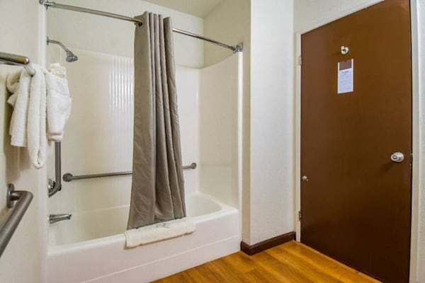 Foto van 2 Volledige Bedden | Ns | Keuken - Vakantiehuis in Cypress - BedRoom